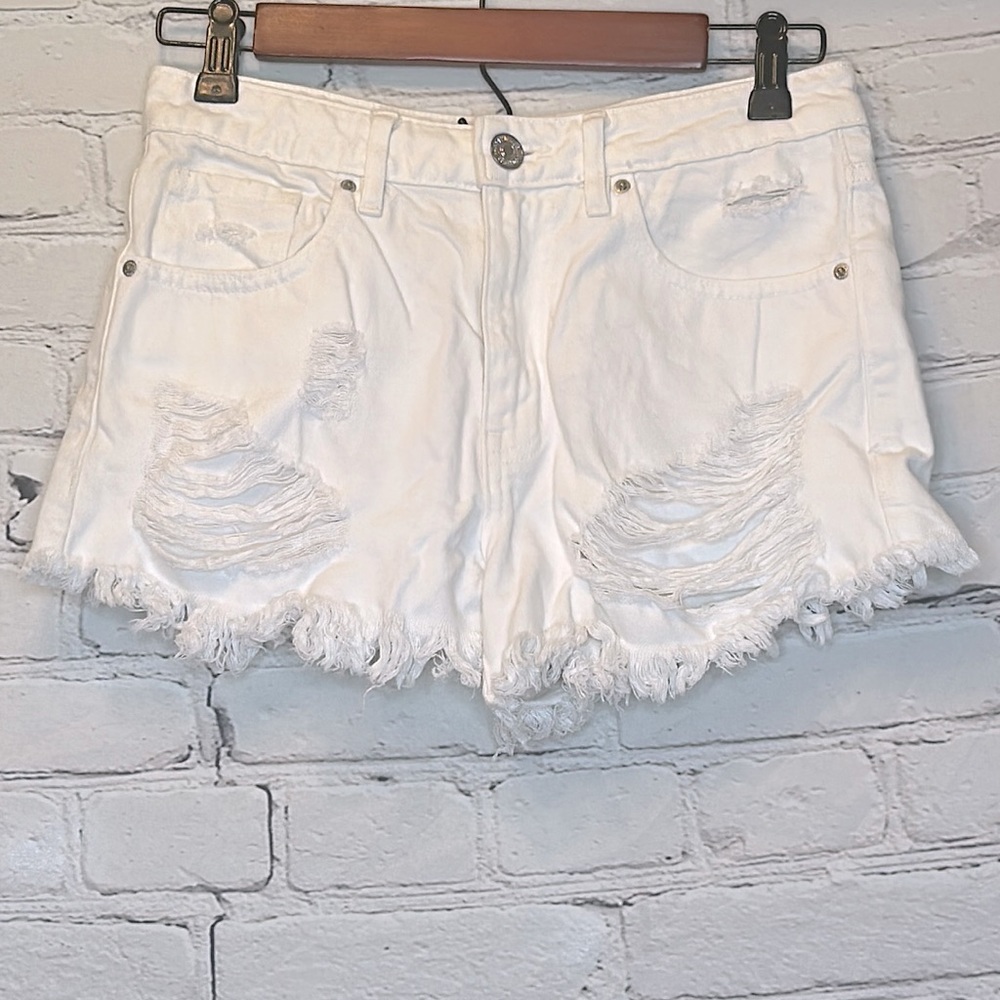 Forever 21 White Heavy Distressed Shorts Size 26 Excellent Condition